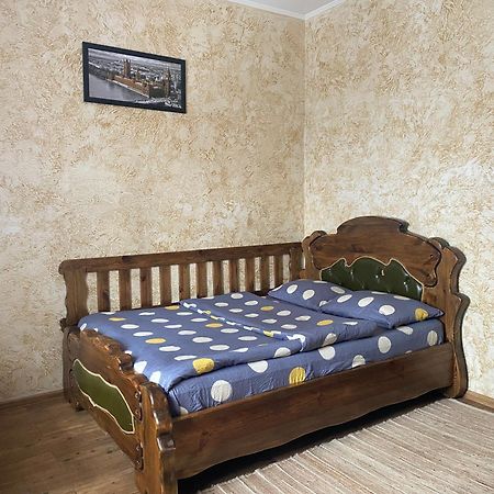 Mini-Hotel Neptun Ровно Экстерьер фото