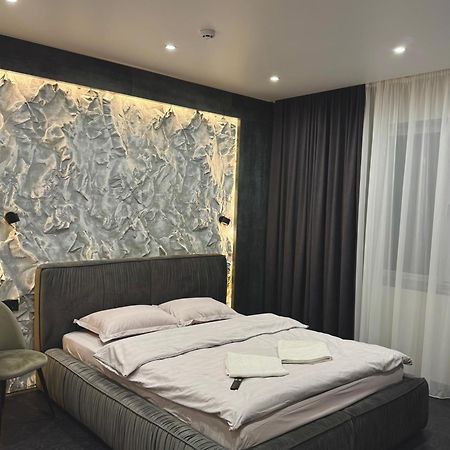Mini-Hotel Neptun Ровно Экстерьер фото