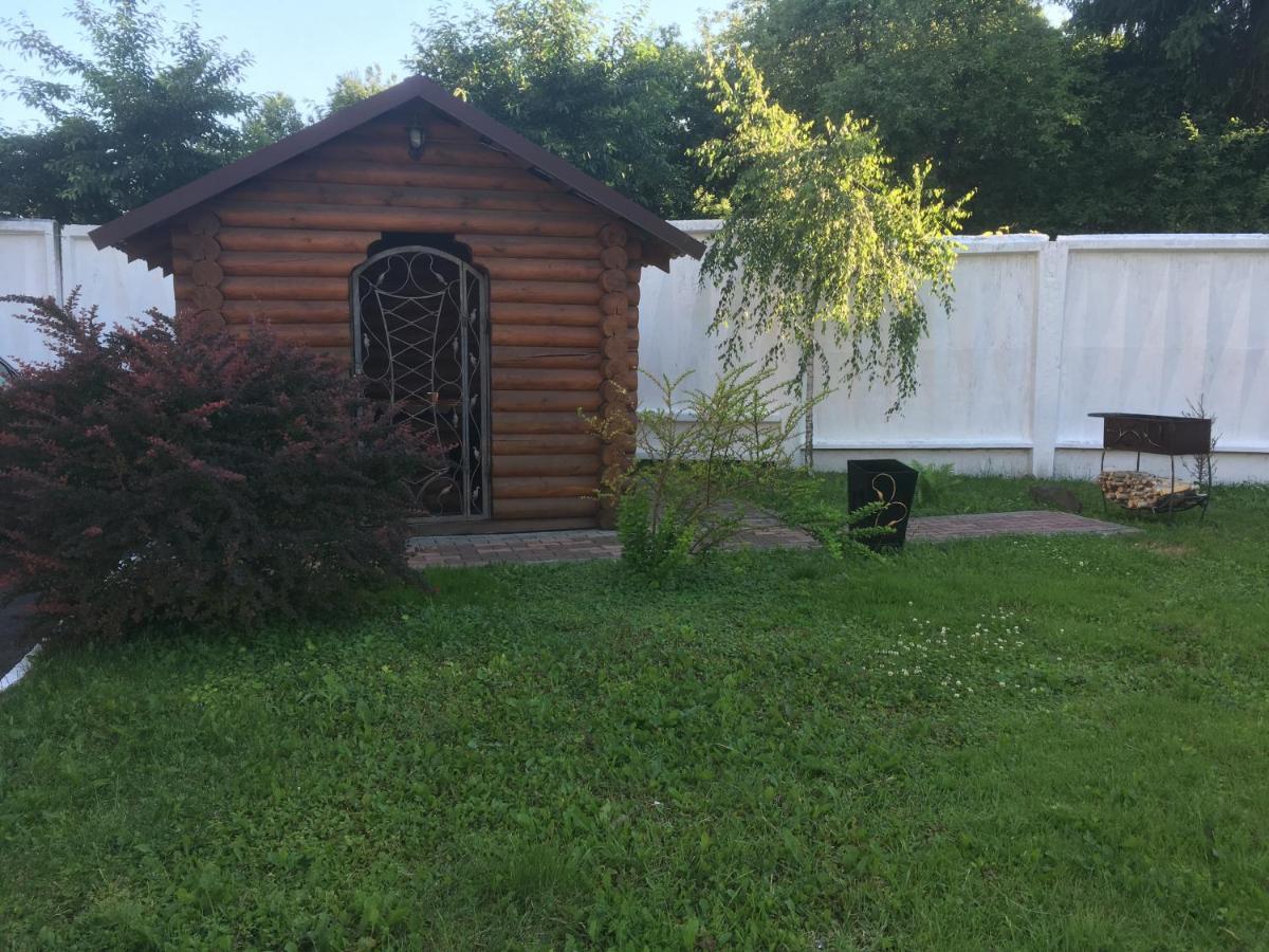 Mini-Hotel Neptun Ровно Экстерьер фото