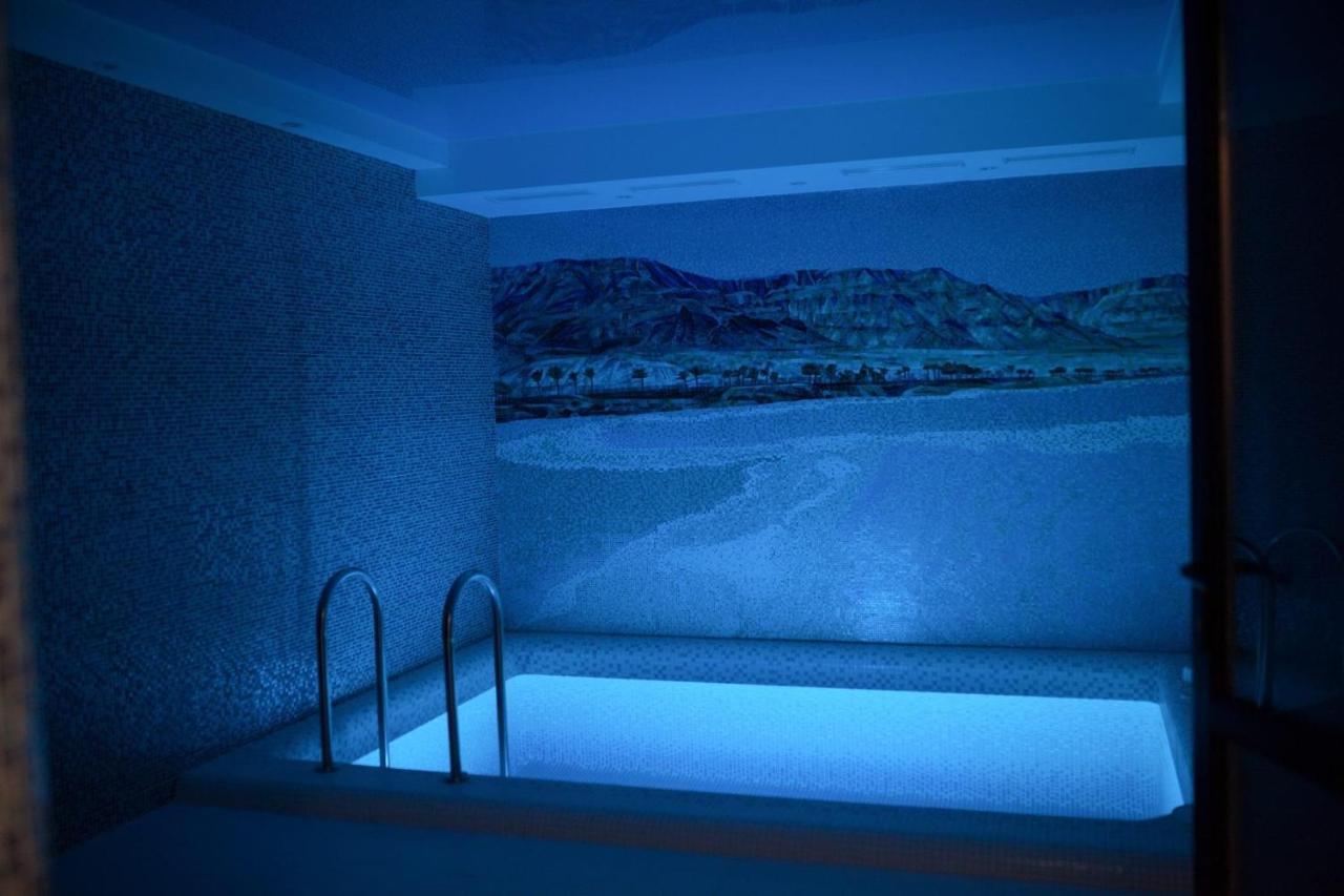 Mini-Hotel Neptun Ровно Экстерьер фото