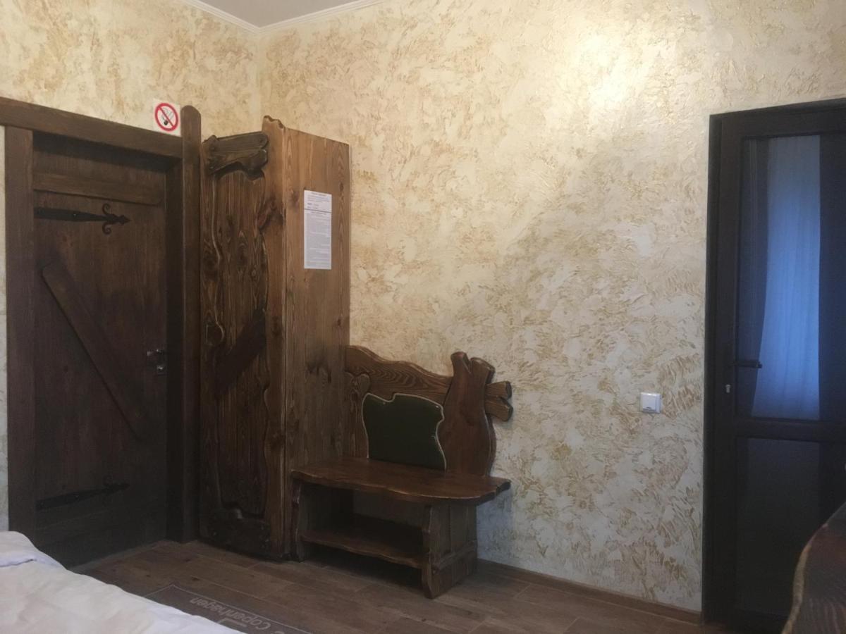 Mini-Hotel Neptun Ровно Экстерьер фото