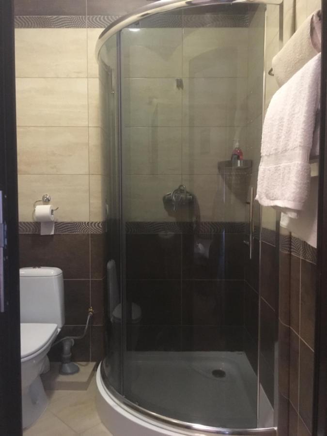 Mini-Hotel Neptun Ровно Экстерьер фото