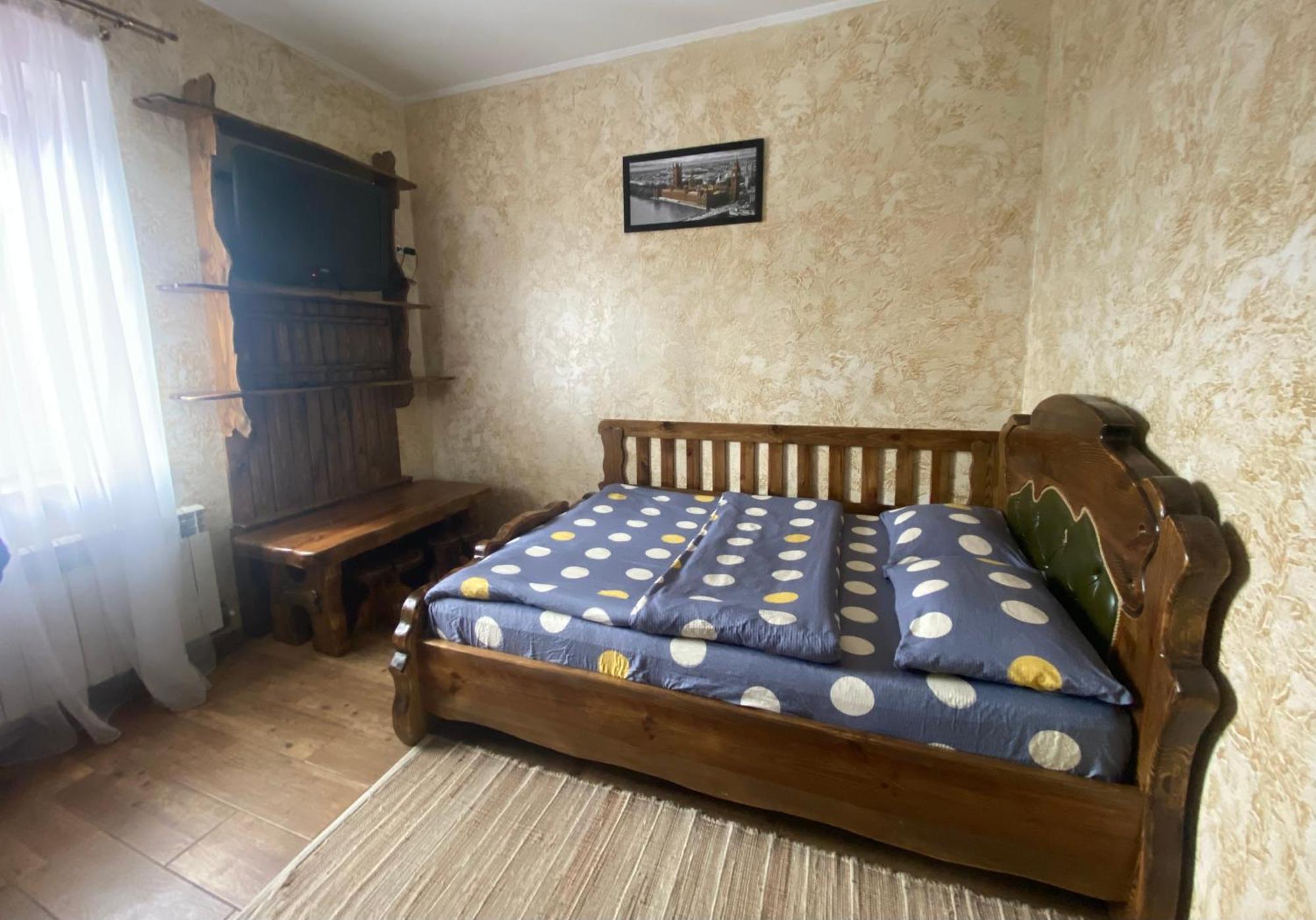 Mini-Hotel Neptun Ровно Экстерьер фото