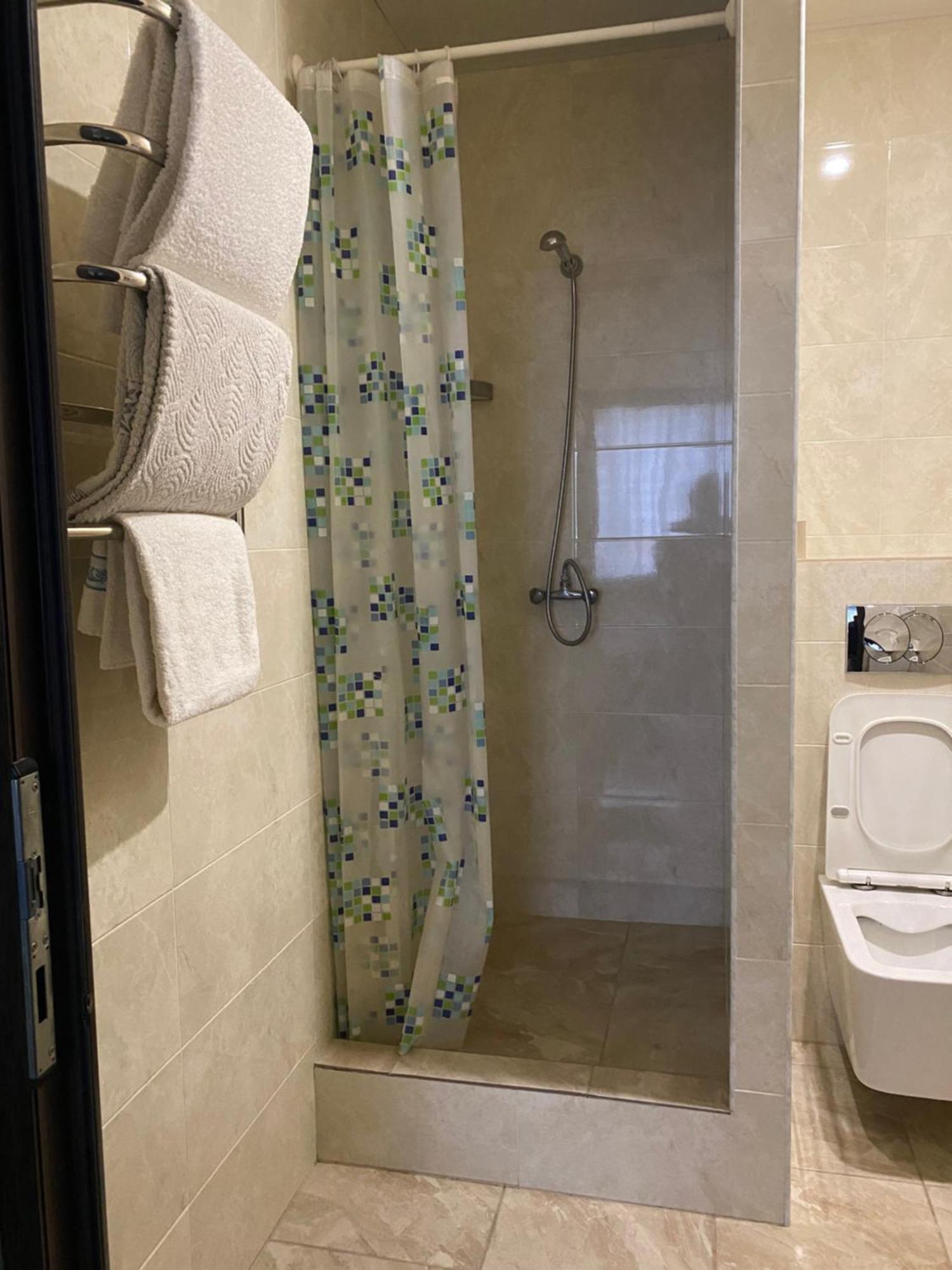 Mini-Hotel Neptun Ровно Экстерьер фото