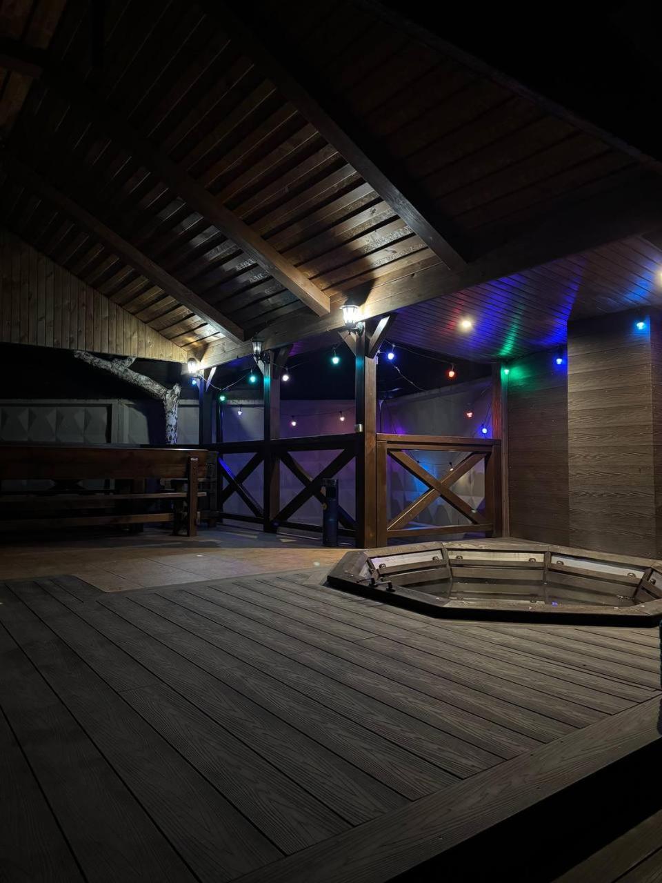 Mini-Hotel Neptun Ровно Экстерьер фото