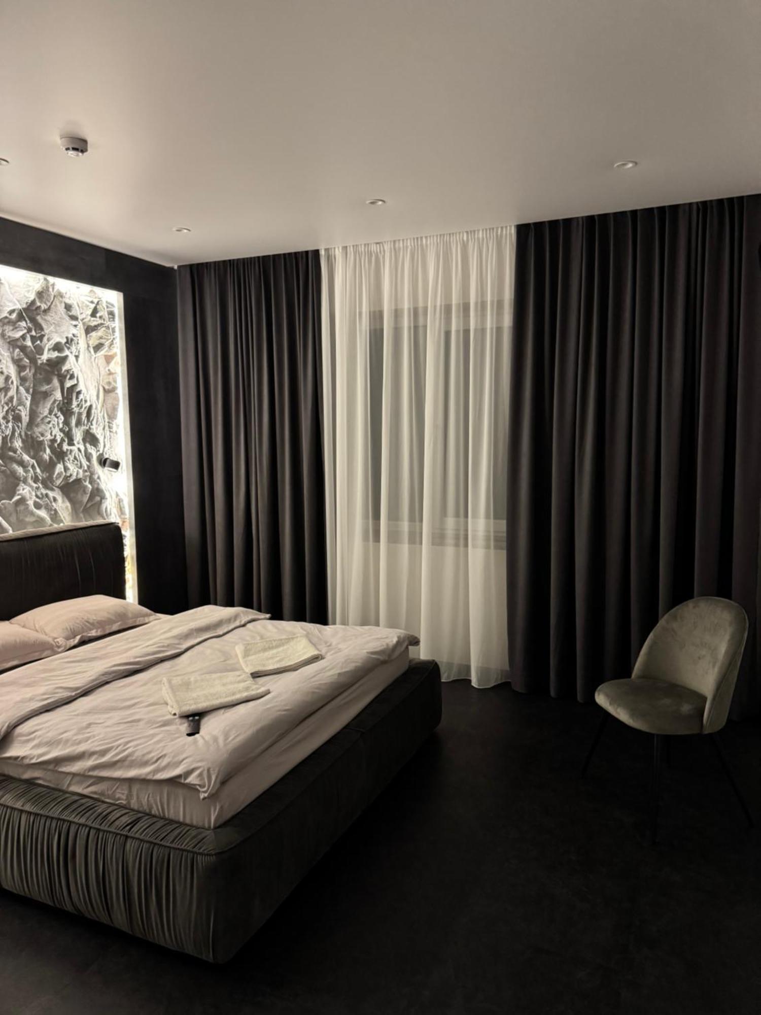 Mini-Hotel Neptun Ровно Экстерьер фото