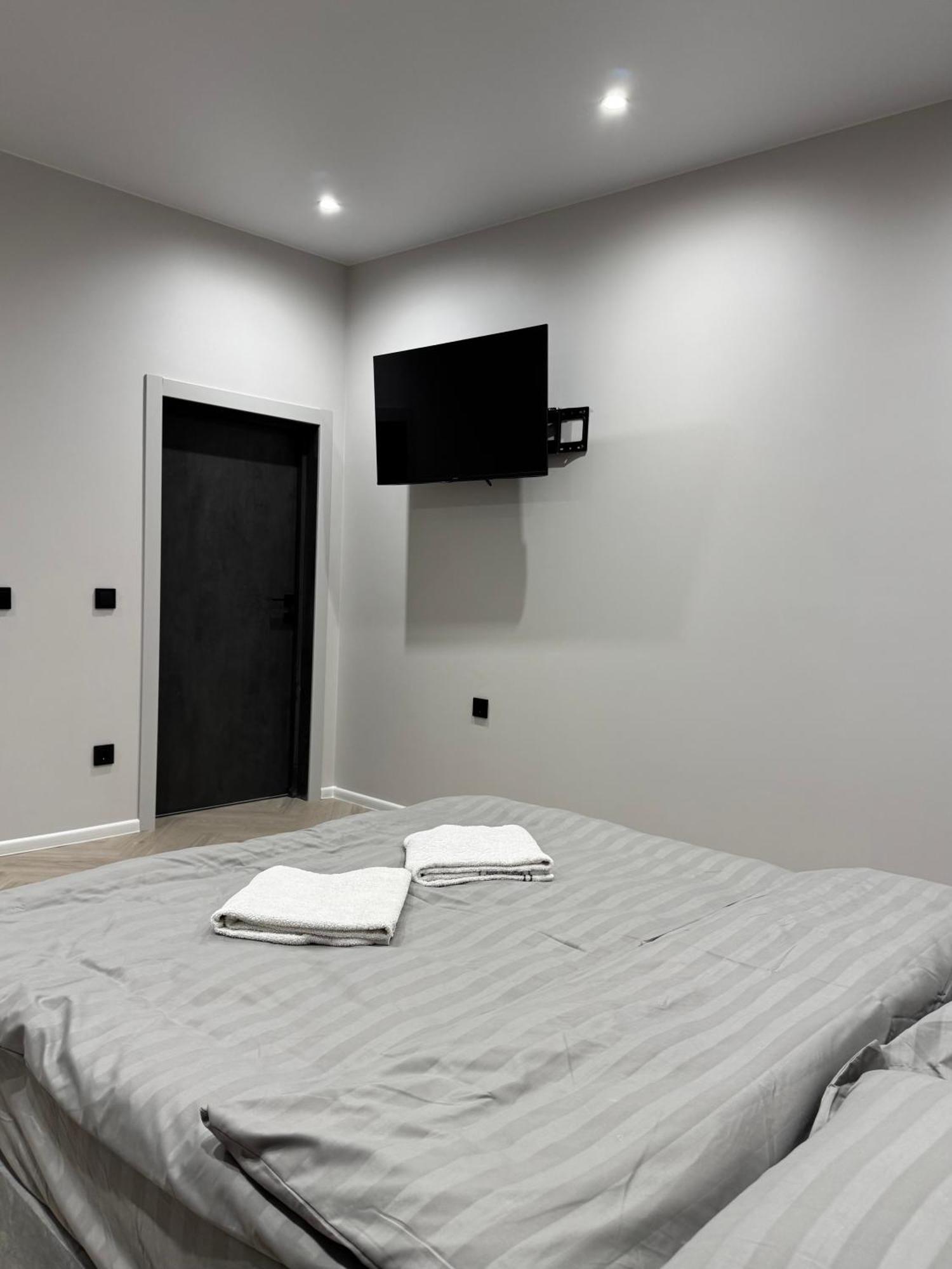 Mini-Hotel Neptun Ровно Экстерьер фото