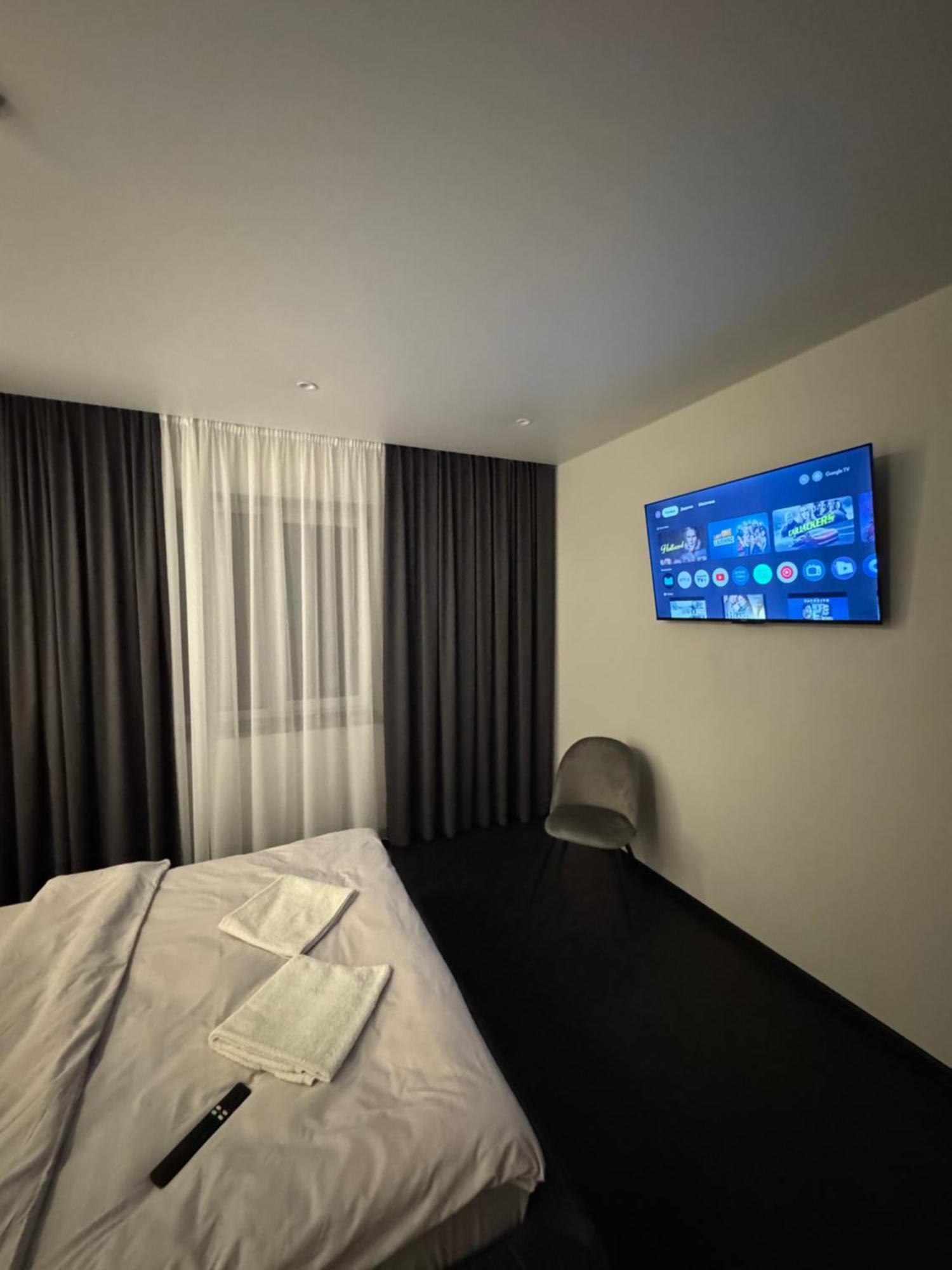 Mini-Hotel Neptun Ровно Экстерьер фото
