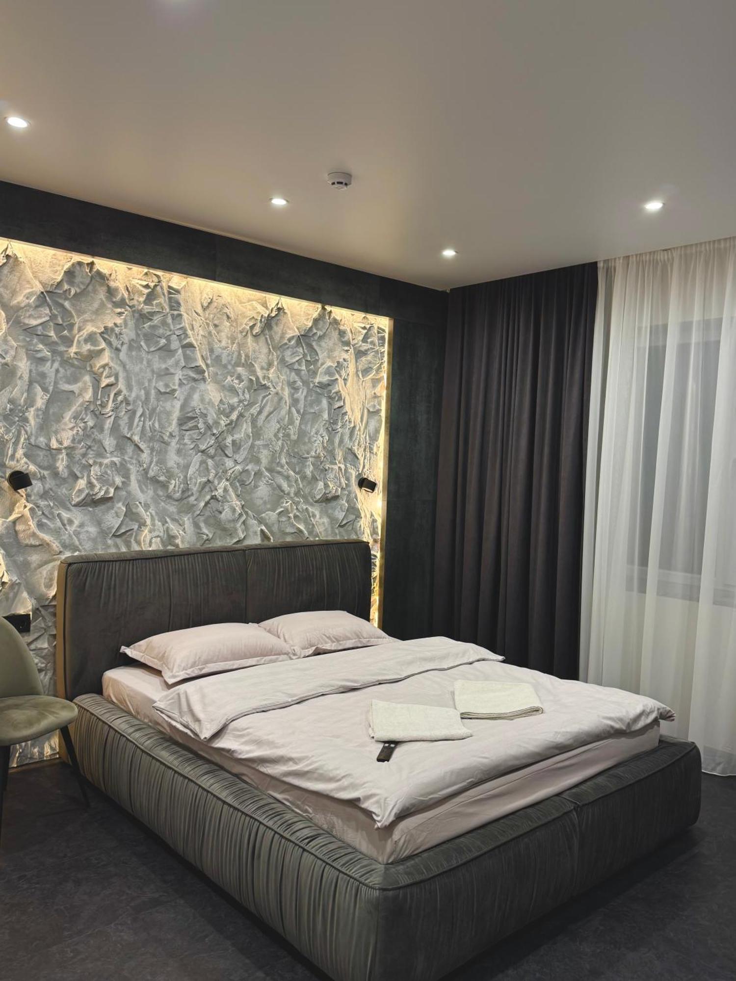 Mini-Hotel Neptun Ровно Экстерьер фото