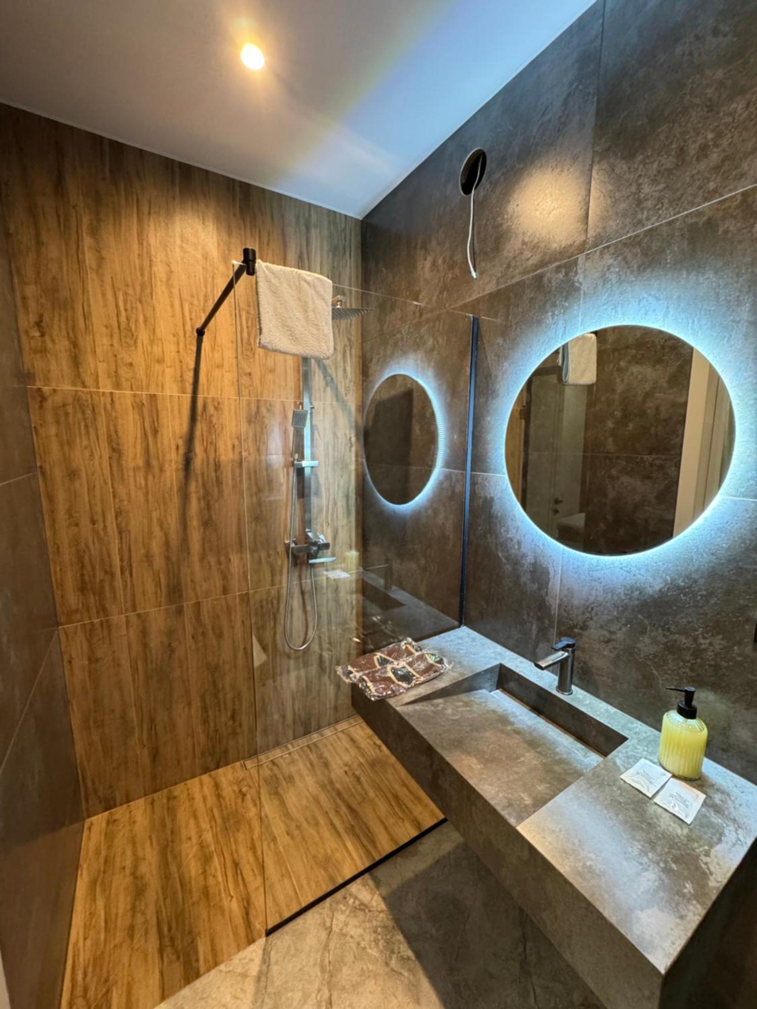 Mini-Hotel Neptun Ровно Экстерьер фото