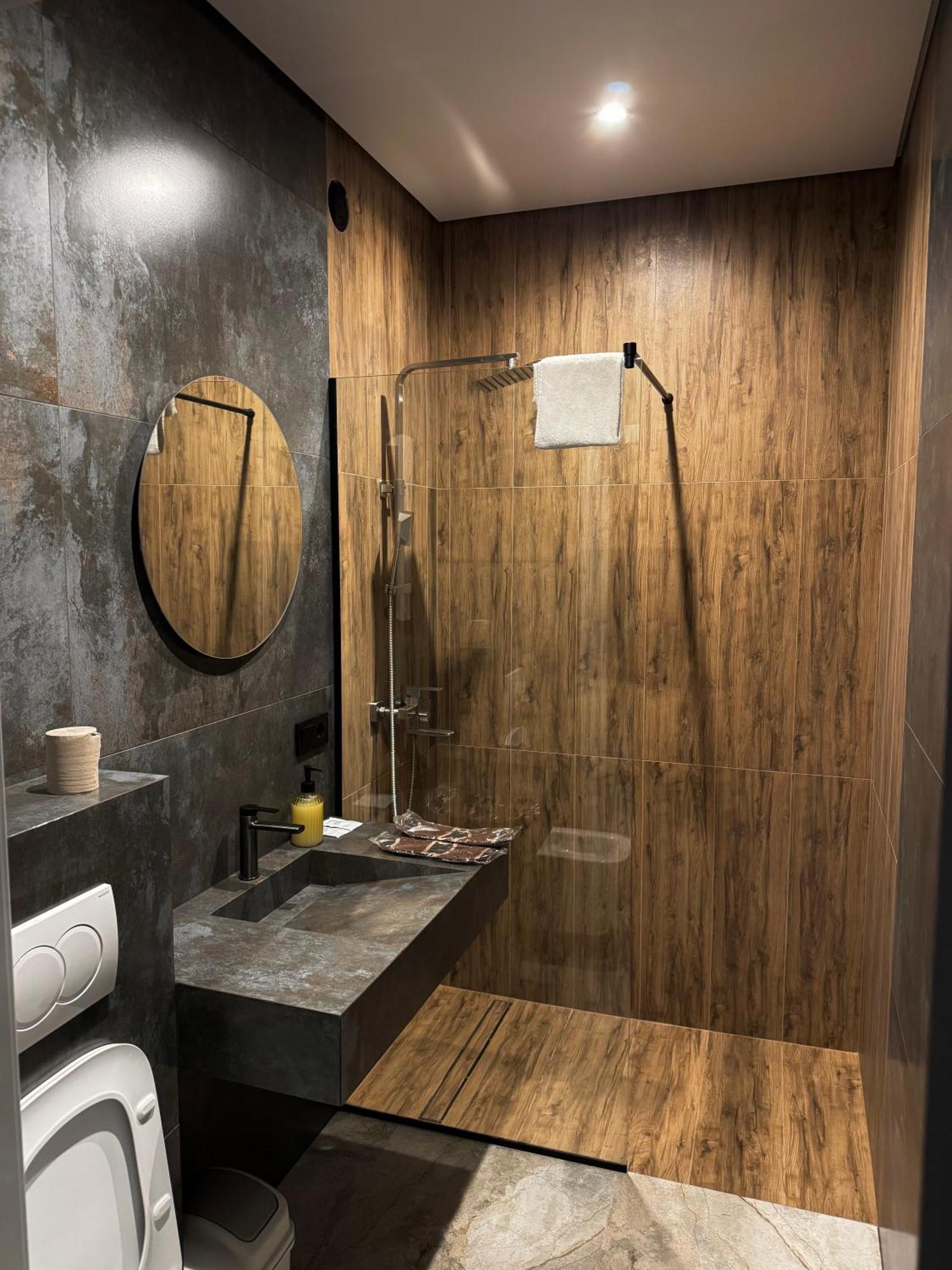 Mini-Hotel Neptun Ровно Экстерьер фото