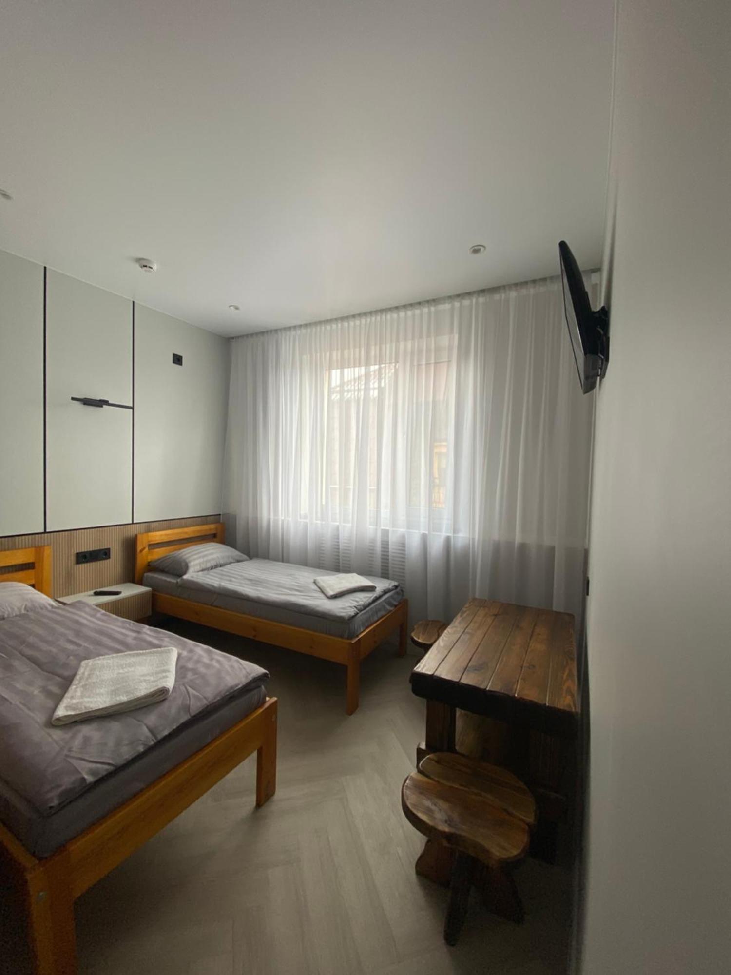 Mini-Hotel Neptun Ровно Экстерьер фото