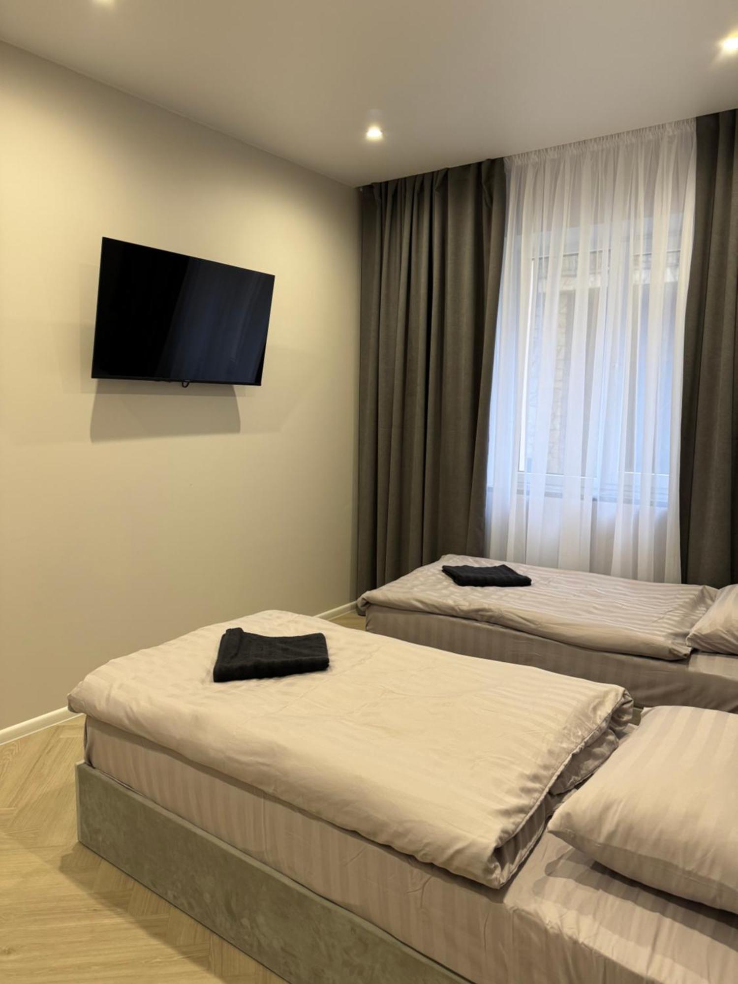 Mini-Hotel Neptun Ровно Экстерьер фото