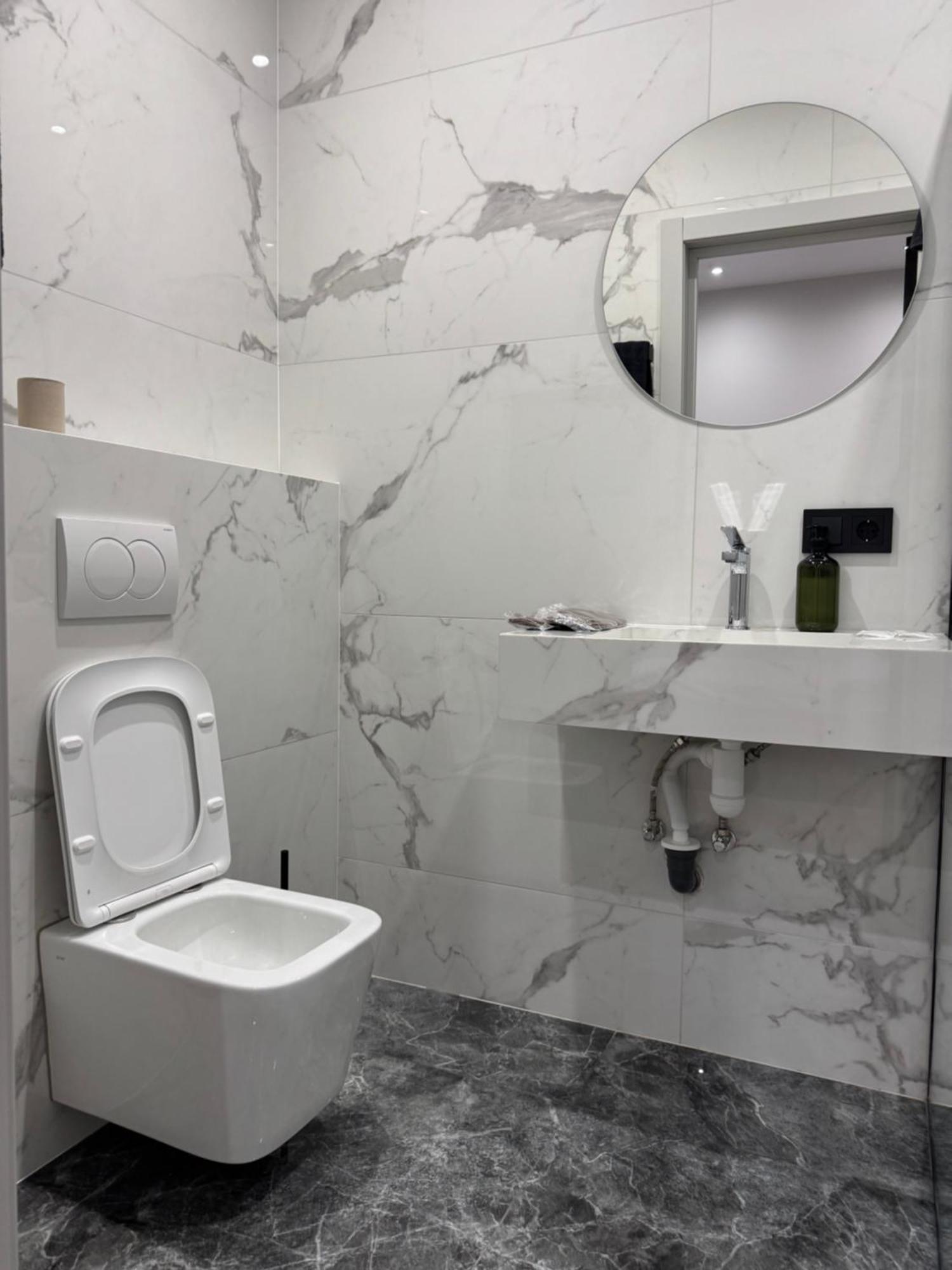 Mini-Hotel Neptun Ровно Экстерьер фото
