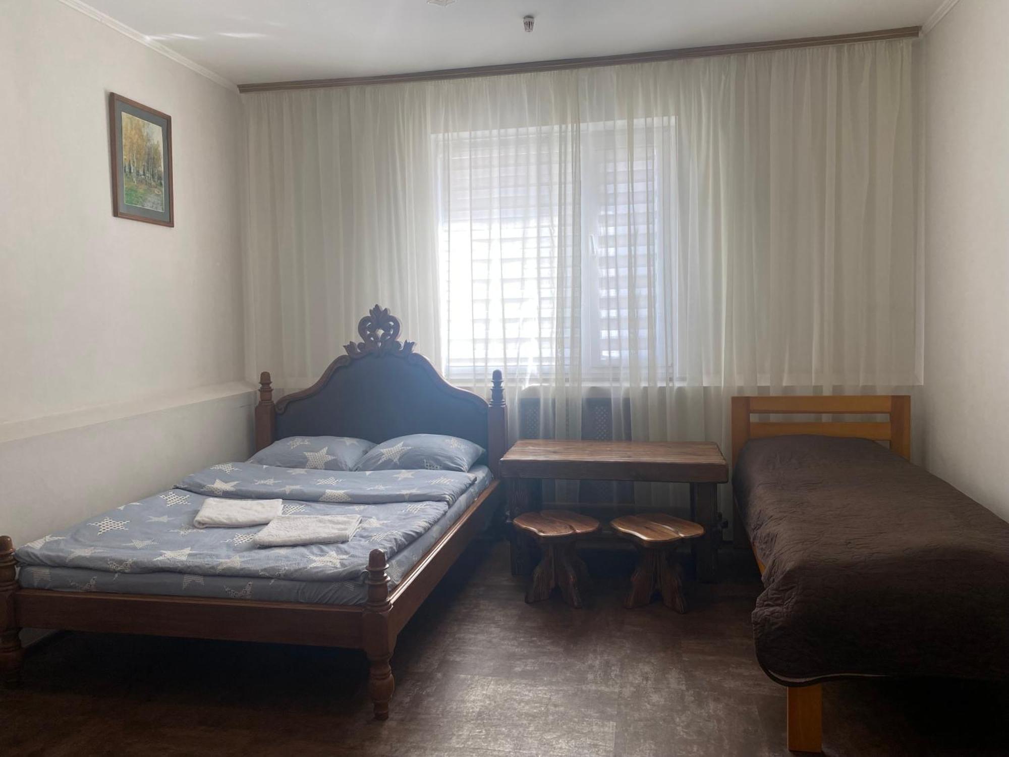Mini-Hotel Neptun Ровно Экстерьер фото