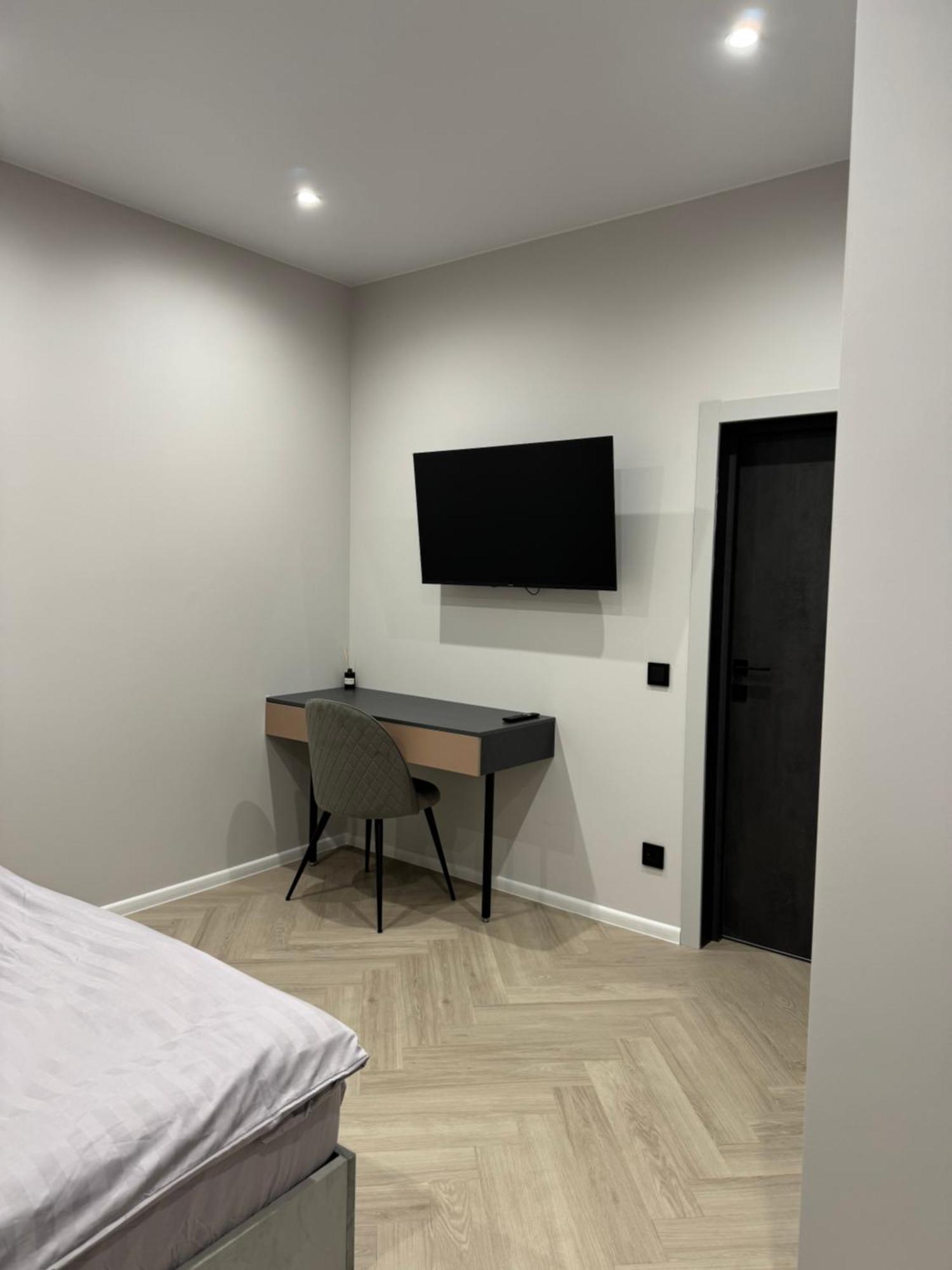 Mini-Hotel Neptun Ровно Экстерьер фото
