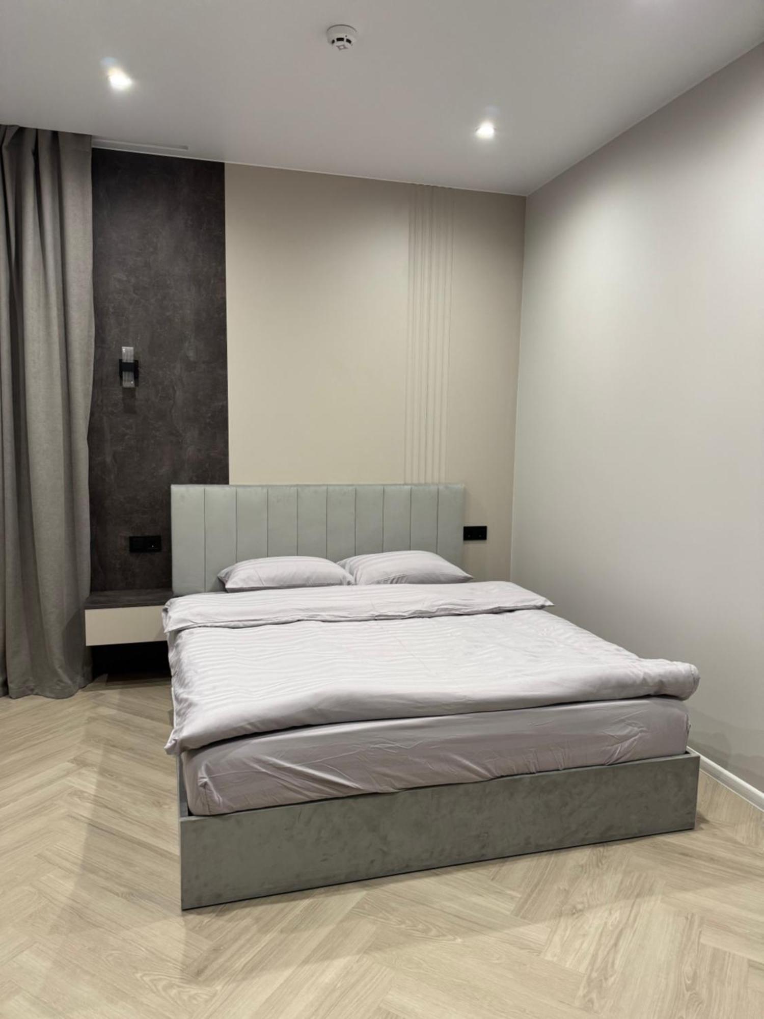 Mini-Hotel Neptun Ровно Экстерьер фото