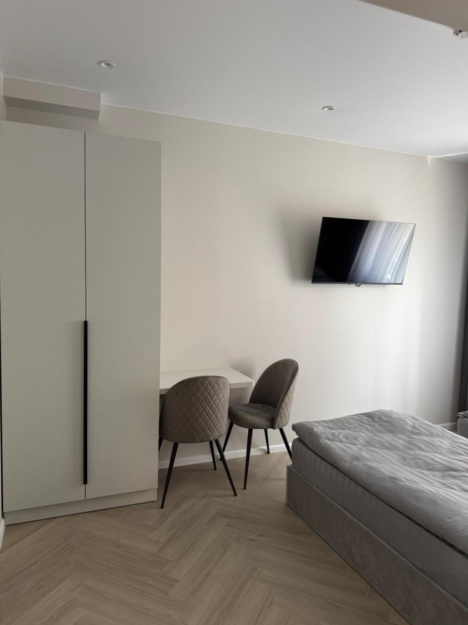 Mini-Hotel Neptun Ровно Экстерьер фото